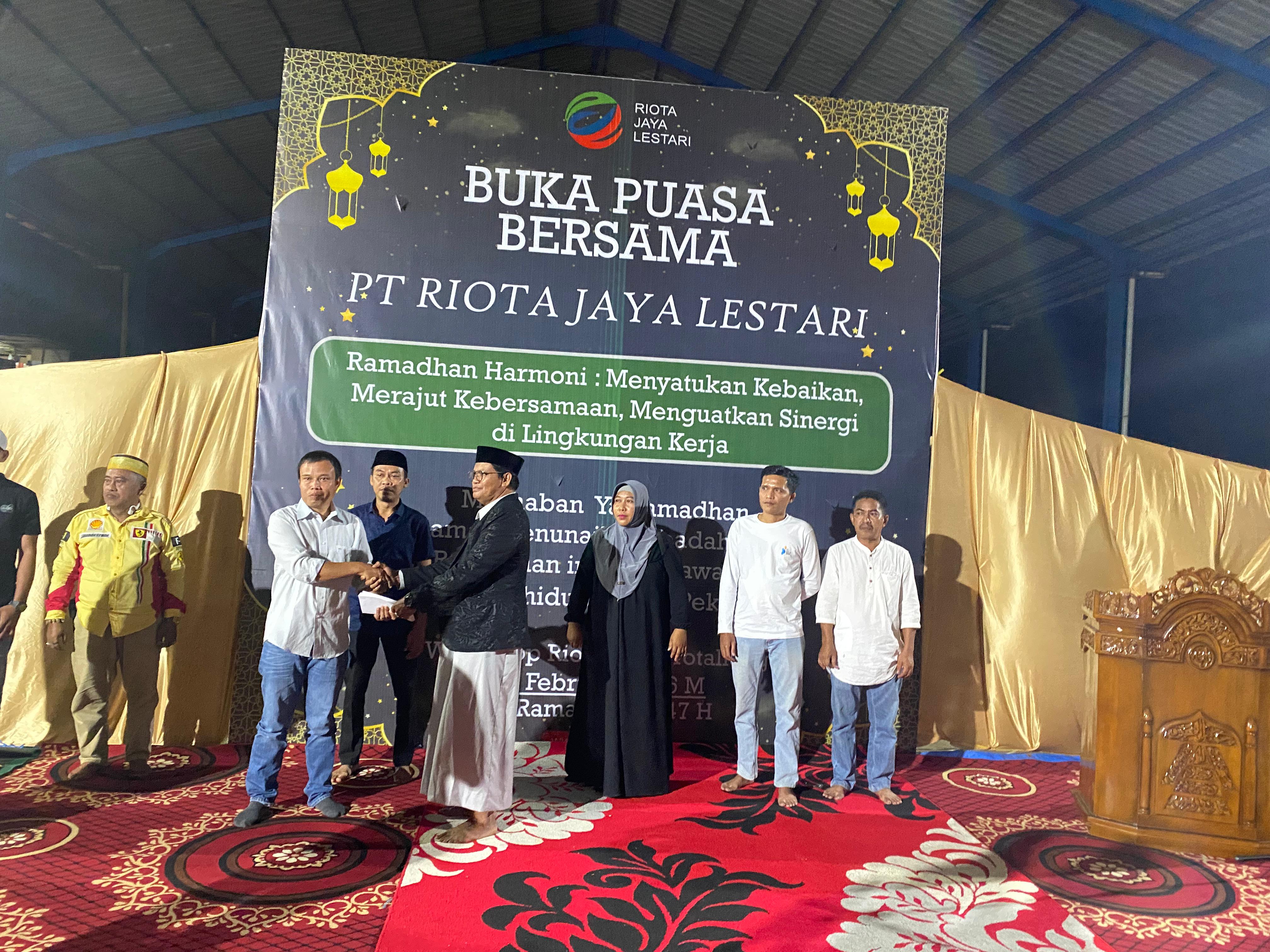 Pemberian santunan untuk fakir dan miskin